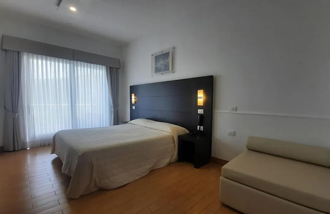 Moresco Park Hotel-1